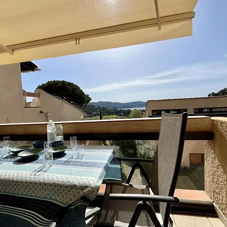 Apartment Avec Terrasse Vue Et Parking A *